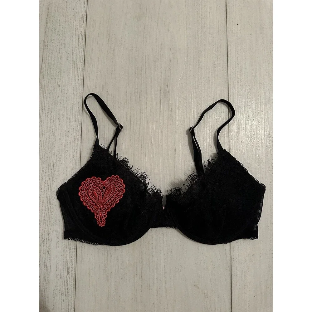 Vintage Victoria's Secret Very Sexy Balconet Bra 34C‎ Black Lace Red Heart